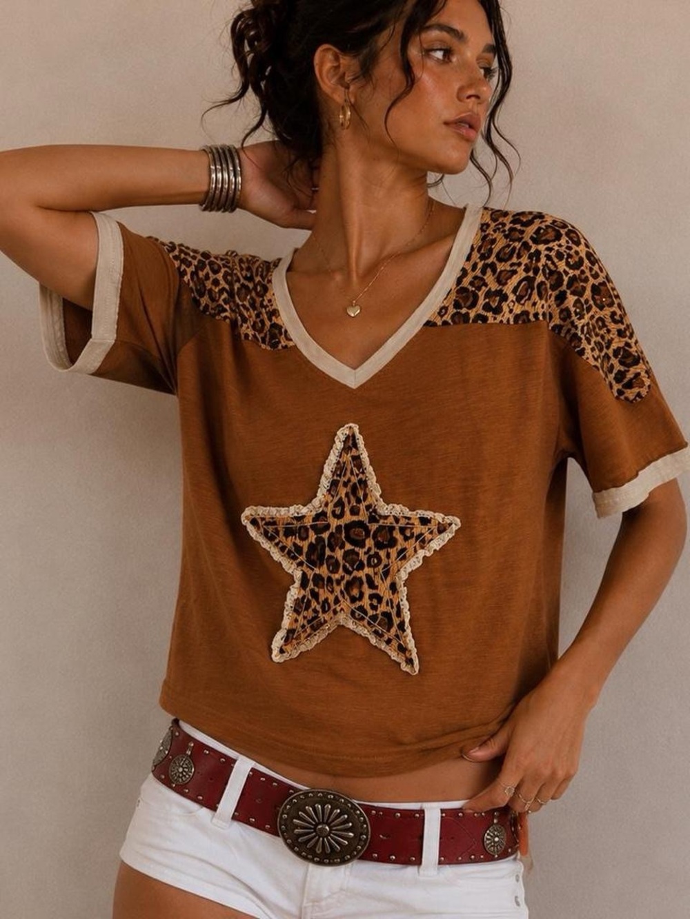 Boho Leopard Star V-Neck Tee in Brown - Picture 2 of 4